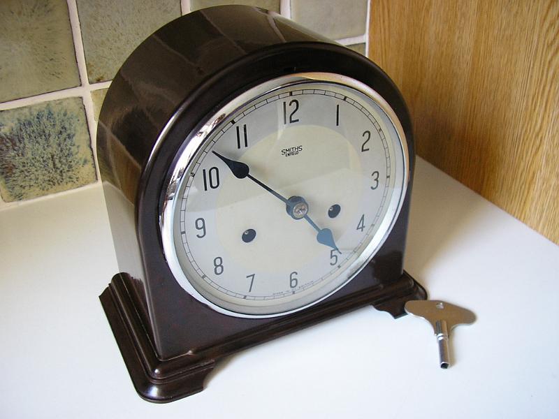 P3200004.JPG - A classic Smiths Bakelite. Cleaned & serviced.